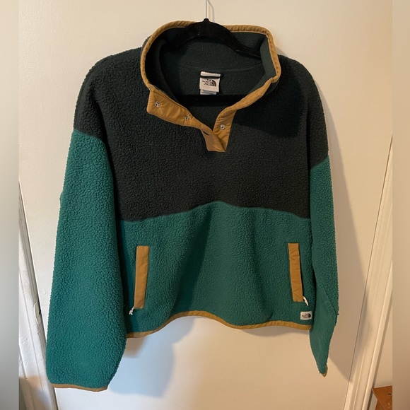 The North Face Jackets & Blazers - North face pullover fleece